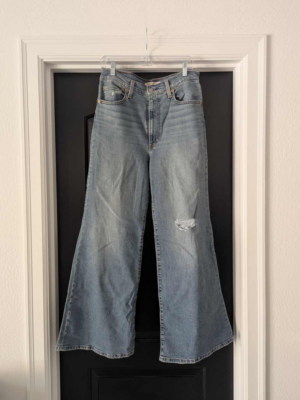 Levi's High-Rise Wide-Leg Jeans in Light Blue Wash